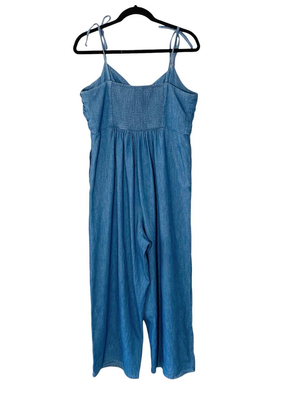 OLD NAVY Chambray Twist Jumpsuit - Picture 4 of 8